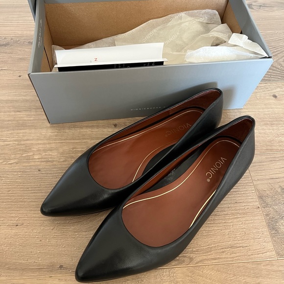 Vionic Shoes - Vionic Lena Ballet Flat *Like New!*